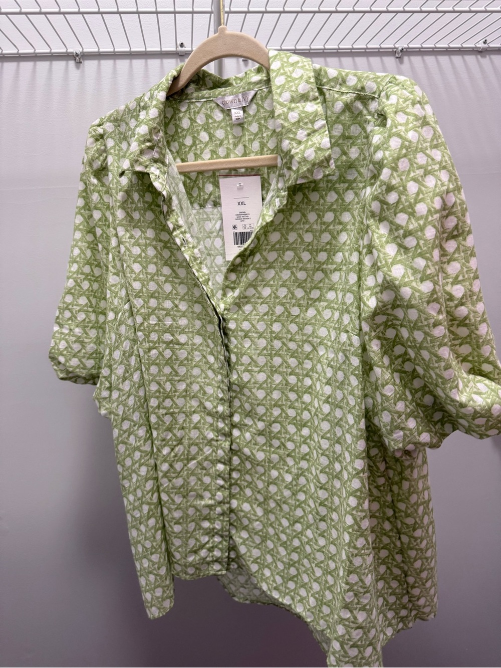 crown & ivy Sage Green Geometric Button-Up Shirt